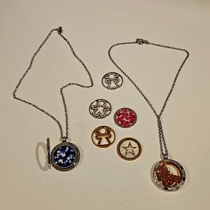 Viceroy Plasir Necklace Set and medallions